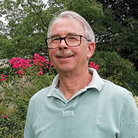 Eberhard aus dem Saarland macht Kampfkunst im Echelmeyerpark in Saarbrücken