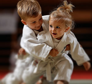 Kinder machen Judo oder Karate - Sinnvoll?